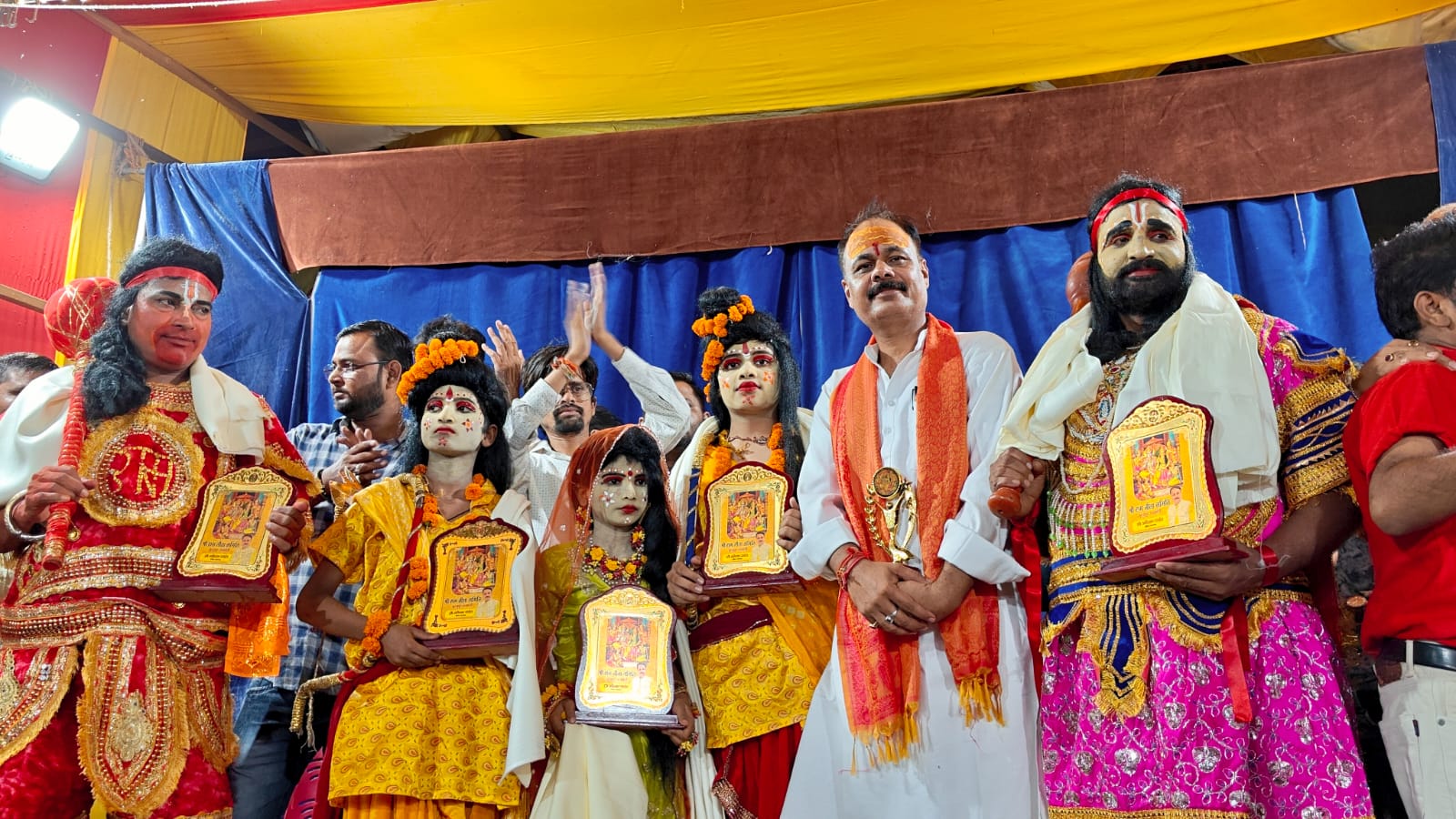 दशहरा 2025: सुरजूपुर की 400 साल पुरानी रामलीला का भव्य आयोजन, डा. अमिताभ पाण्डेय ने किया पुनर्जीवन