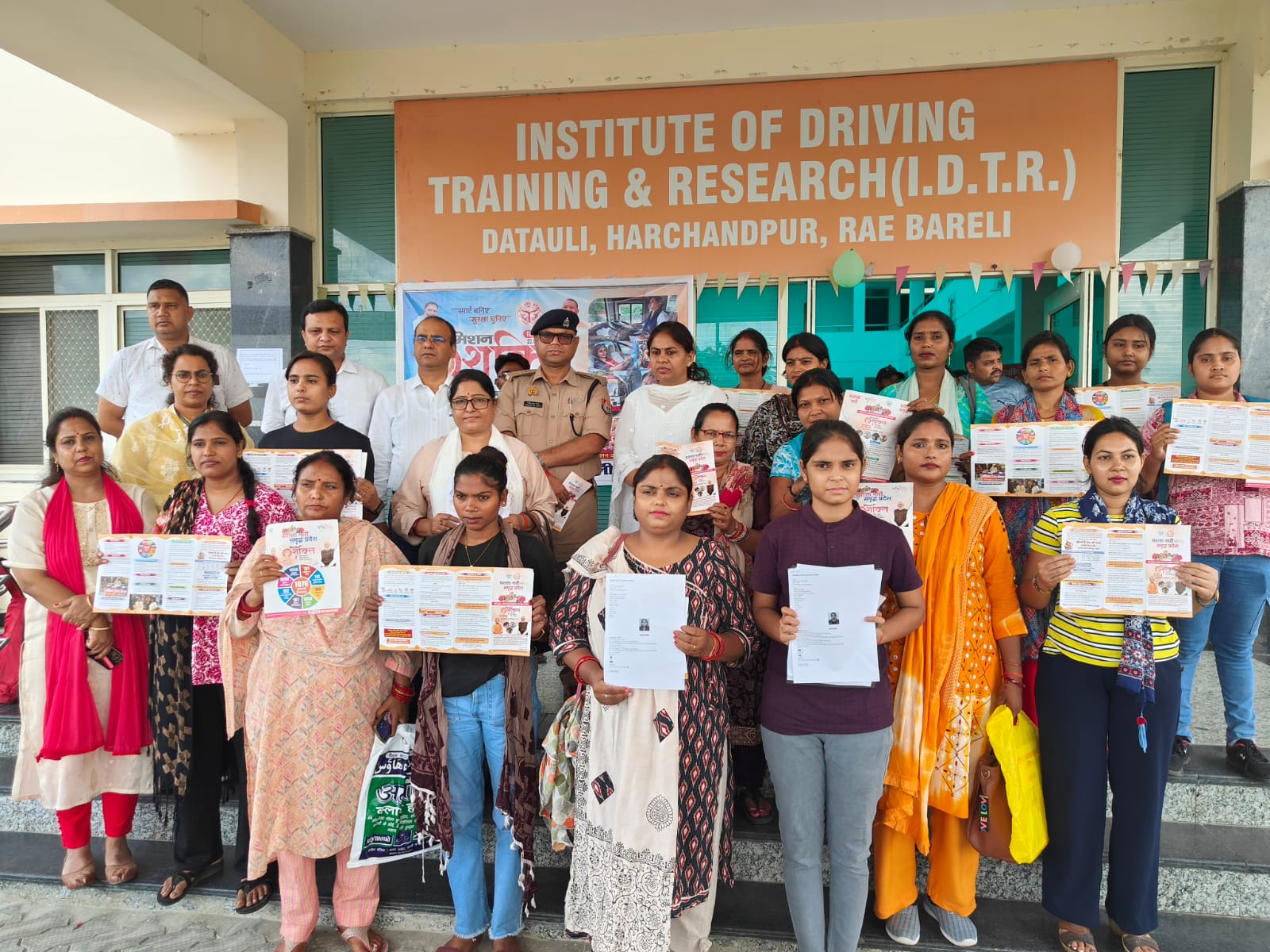 रायबरेली: मिशन शक्ति 5.0 के तहत महिलाओं को सड़क सुरक्षा का प्रशिक्षण, 50 ड्राइविंग लाइसेंस जारी