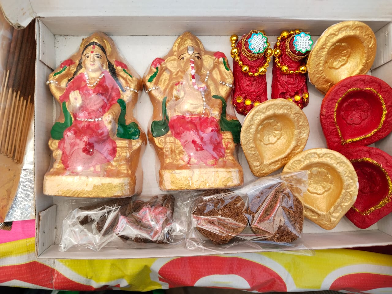 दीपावली पर दीदियों के बने इको-फ्रेंडली दीयों से जगमगाएंगे गांव-शहर, यूपी में महिला स्वावलंबन का नया अध्याय