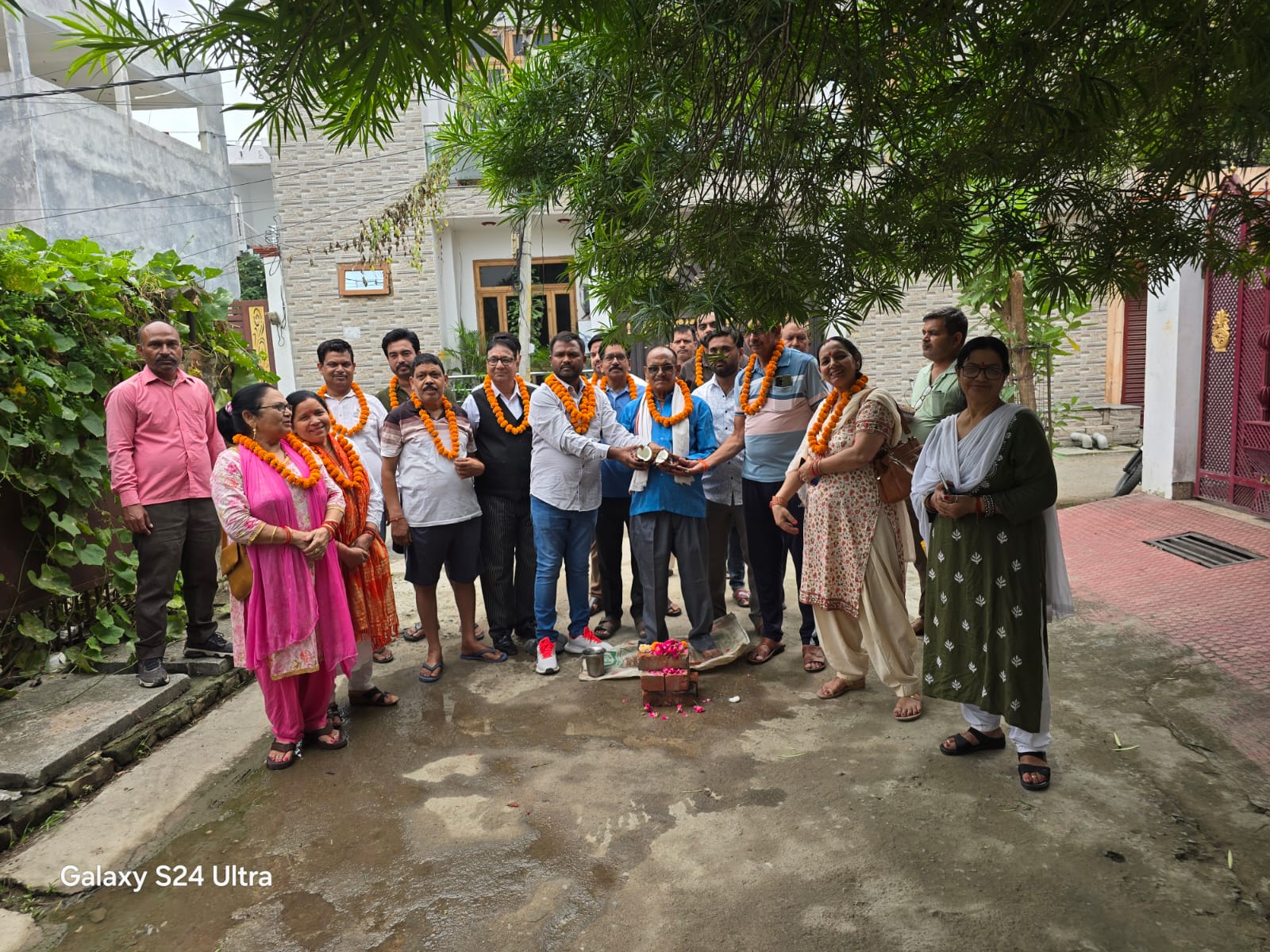 सरोजनीनगर में सड़क व नाली निर्माण कार्य का शिलान्यास, पार्षद राम नरेश रावत ने कहा, अब खत्म होगी जलभराव की समस्या