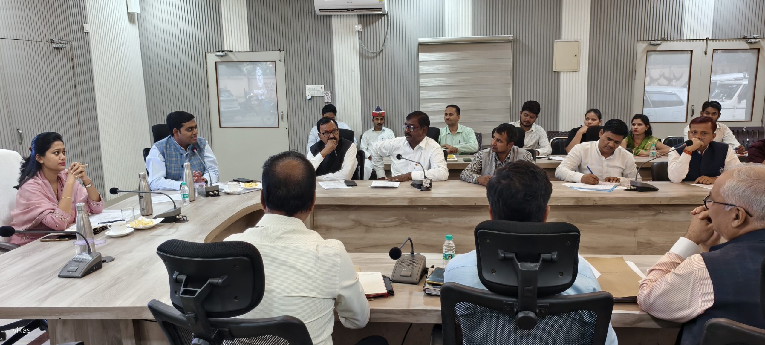 रायबरेली में मतदेय स्थलों के संभाजन पर डीईओ की राजनैतिक दलों के साथ बैठक, 10 नवंबर तक दर्ज कर सकेंगे आपत्ति