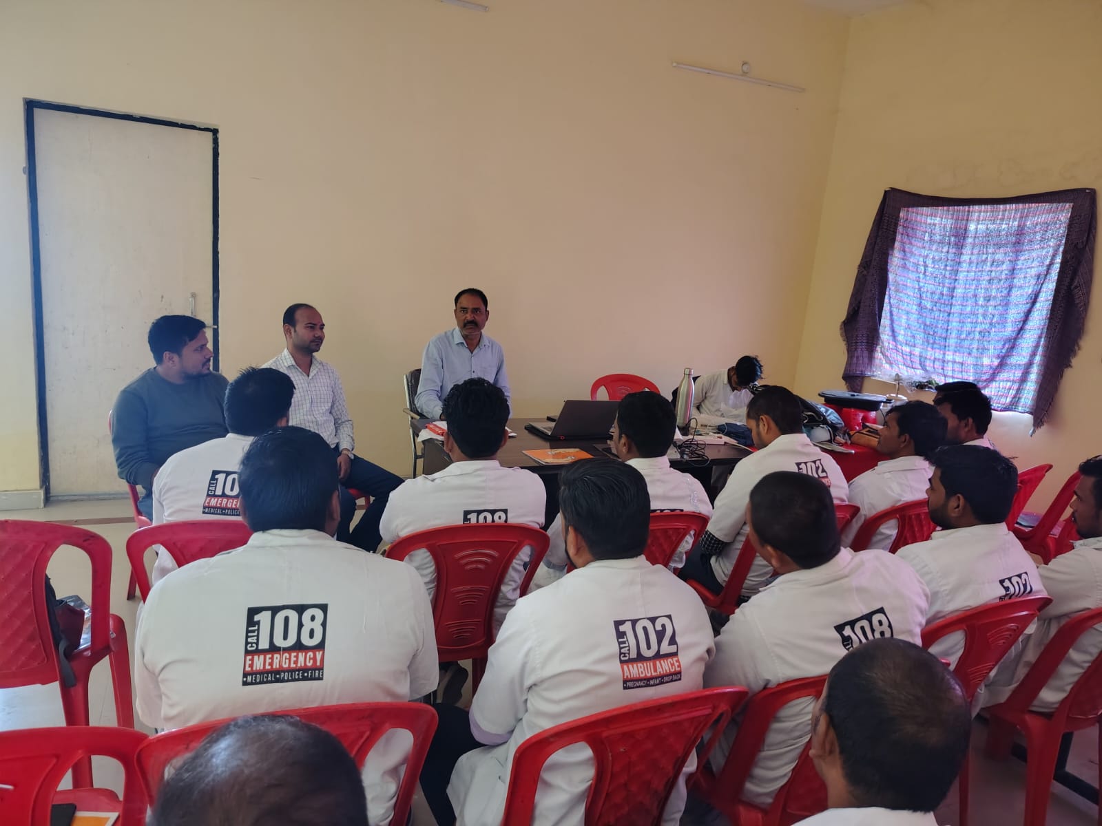 बेहटा सीएचसी में 102/108 एम्बुलेंस कर्मियों का प्रशिक्षण जारी, मरीजों तक बेहतर सेवा पहुंचाने पर जोर