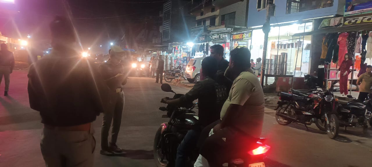 बृजमनगंज में यातायात माह के तहत सघन चेकिंग अभियान, दर्जनों वाहनों का चालान