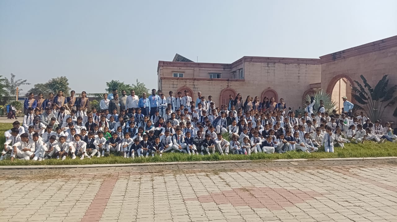 बाल दिवस पर चंद्रा चिल्ड्रेन पब्लिक स्कूल के बच्चों का शैक्षणिक भ्रमण, गोरखपुर चिड़ियाघर से रेल म्यूजियम तक रोमांचक यात्रा