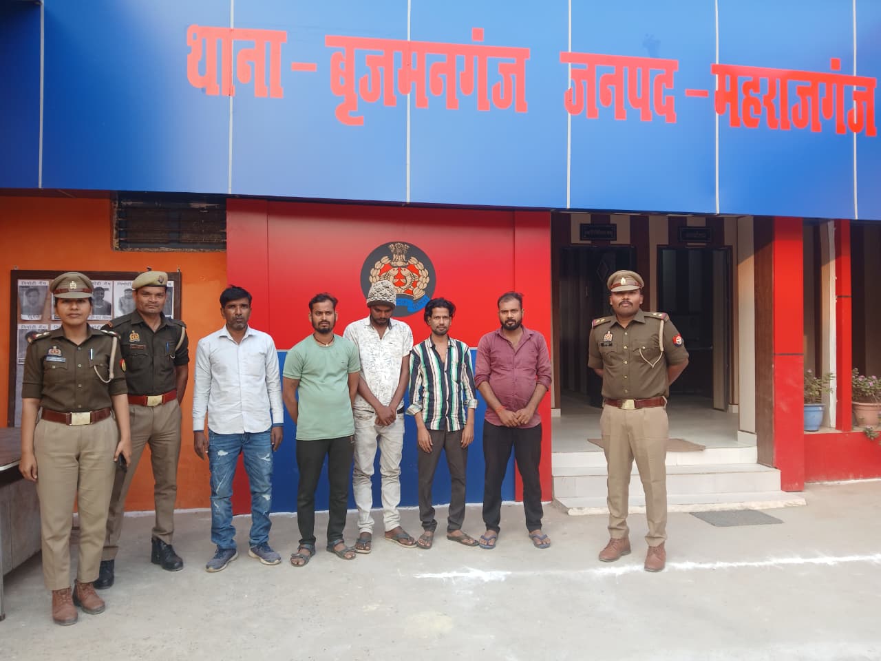 बृजमनगंज: पुलिस की बड़ी कार्रवाई, जुआ खेलते 5 जुआरी गिरफ्तार- ताश व नकदी बरामद