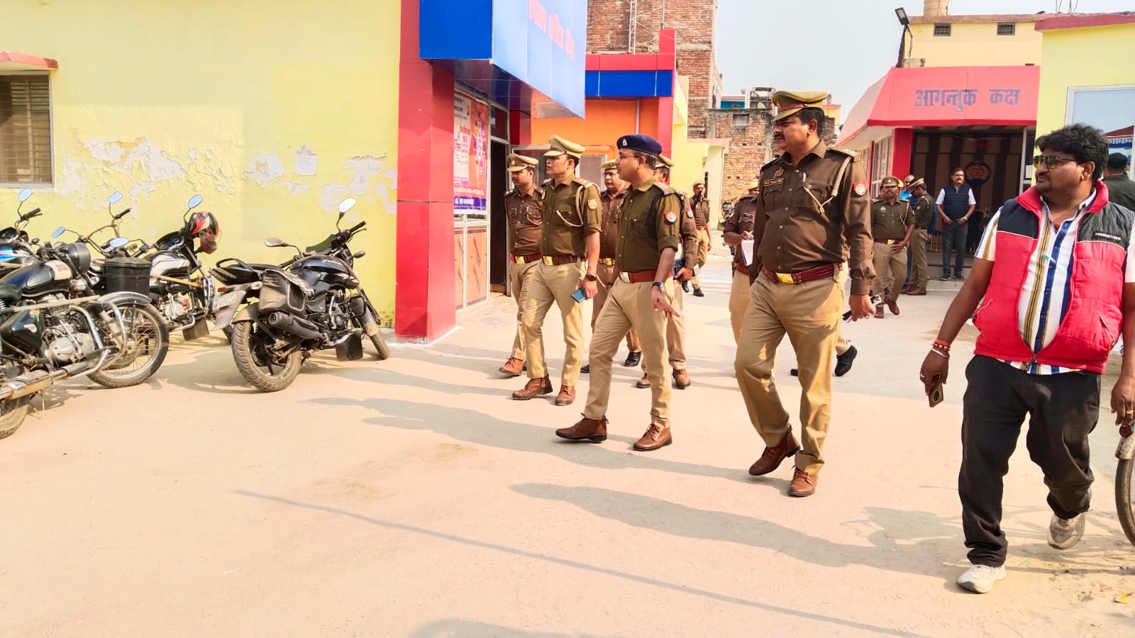 बृजमनगंज थाने का सीओ ने किया वार्षिक निरीक्षण, फरियादियों से बेहतर व्यवहार के निर्देश