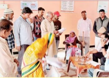 एसडीएम ने किया बूथों का औचक निरीक्षण, बीएलओ को सख्त निर्देश