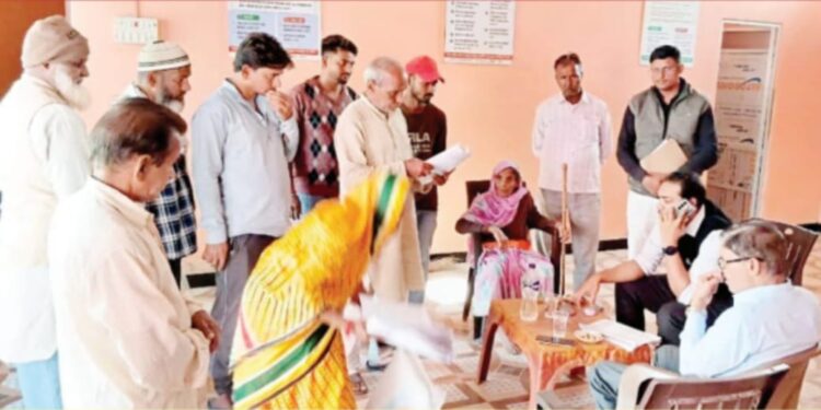 एसडीएम ने किया बूथों का औचक निरीक्षण, बीएलओ को सख्त निर्देश