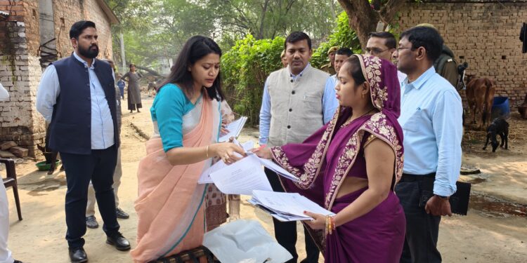 रायबरेली DM ने SIR कार्यक्रम का औचक निरीक्षण कर प्रगति की समीक्षा की