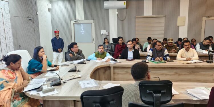 रायबरेली: डीएम हर्षिता माथुर की अध्यक्षता में गौ संरक्षण समिति की बैठक, गोआश्रय स्थलों की व्यवस्था को लेकर दिए सख्त निर्देश