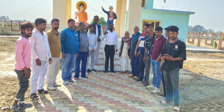 बृजमनगंज: संविधान दिवस समारोह अम्बेडकर पार्क में सम्पन्न