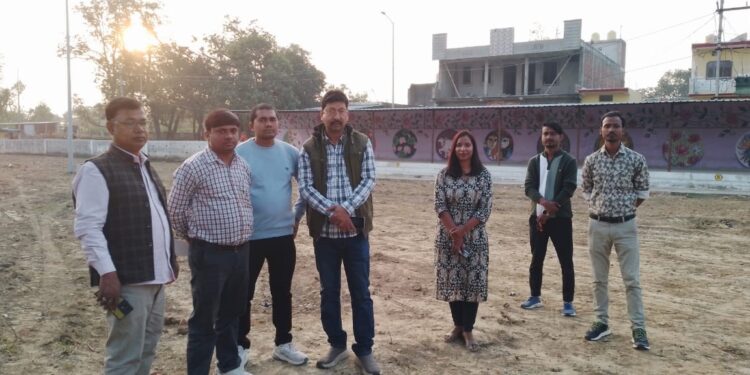 बृजमनगंज में वेंडिंग जोन तैयार: फल–सब्जी दुकानदारों का स्थानांतरण शुरू, जाम समस्या से मिलेगी राहत