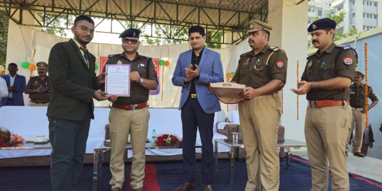 रायबरेली में यातायात माह का समापन, उत्कृष्ट कार्य करने वालों को एसपी ने किया सम्मानित