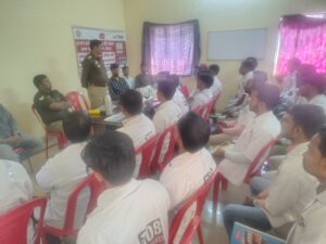 लखनऊ सड़क हादसा: घायल की जान बचाने में 102/108 एंबुलेंस और पुलिस का त्वरित रिस्पांस, चौकी इंचार्ज नवनीत शुक्ला की भूमिका सराहनीय