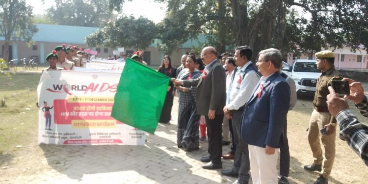 रायबरेली में विश्व एड्स दिवस पर जागरूकता परेड रवाना, सीडीओ अंजुलता ने दिखाई हरी झंडी