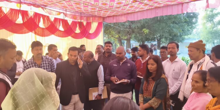 बृजमनगंज: अपर जिलाधिकारी प्रशांत कुमार ने नगर पंचायत विकास कार्यों का किया निरीक्षण