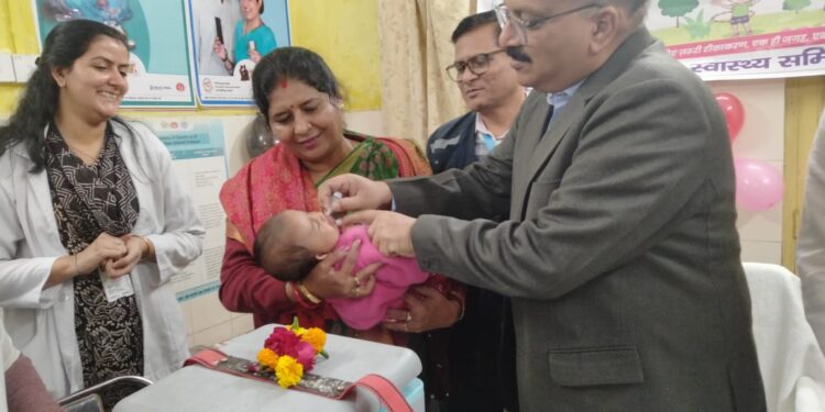 रायबरेली: सीएमओ ने टीका उत्सव का किया शुभारंभ, 31 दिसंबर तक चलेगा विशेष टीकाकरण अभियान