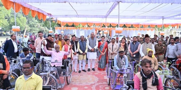 रायबरेली: सामाजिक अधिकारिता शिविर में 452 दिव्यांगजनों को 896 सहायक उपकरण वितरित