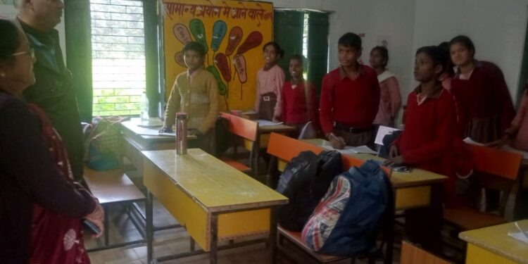 लखनऊ: पार्षद गीता देवी ने प्राथमिक विद्यालय पंडित खेड़ा का किया निरीक्षण