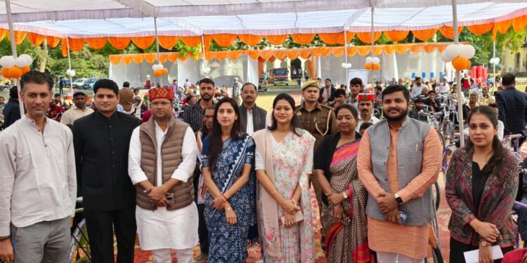 रायबरेली में दिव्यांगजनों को निःशुल्क सहायक उपकरण वितरण, विधायक सदर व सलोन ने किया शुभारम्भ