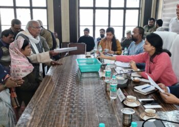 रायबरेली: डीएम–एसपी ने सम्पूर्ण समाधान दिवस में सुनीं 90 शिकायतें, 6 मामलों का हुआ तत्काल निस्तारण