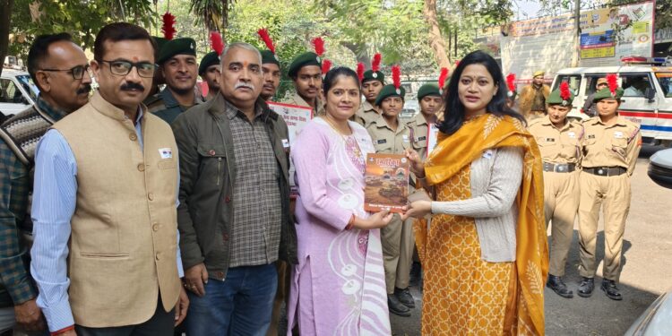 सशस्त्र सेना झंडा दिवस: रायबरेली डीएम ने स्वैच्छिक दान देकर शुरू किया धन संग्रह अभियान