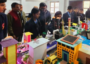 ये छोटे वैज्ञानिक ही बनेंगे भविष्य के महान वैज्ञानिक- बीएमपीएस लालगंज में विज्ञान प्रदर्शनी का भव्य आयोजन