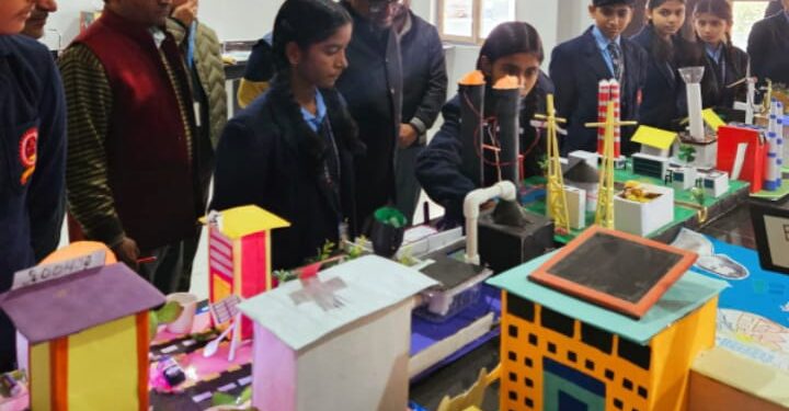 ये छोटे वैज्ञानिक ही बनेंगे भविष्य के महान वैज्ञानिक- बीएमपीएस लालगंज में विज्ञान प्रदर्शनी का भव्य आयोजन
