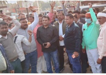 पंकज चौधरी के प्रदेश अध्यक्ष बनने पर महराजगंज में जश्न, भाजपाइयों ने पटाखे फोड़कर बांटी मिठाइयां