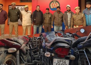 बृजमनगंज पुलिस का बड़ा खुलासा: चार अंतर्जनपदीय बाइक चोर गिरफ्तार, तीन बाइक व भारी मात्रा में मोटर पार्ट्स बरामद
