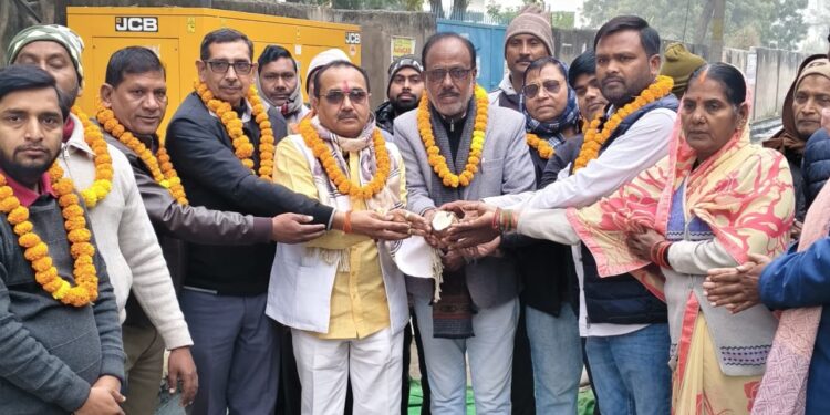 सरोजनीनगर के रुस्तम विहार में विकास की नई शुरुआत, इंटरलॉकिंग रोड व नाली निर्माण कार्य का शिलान्यास