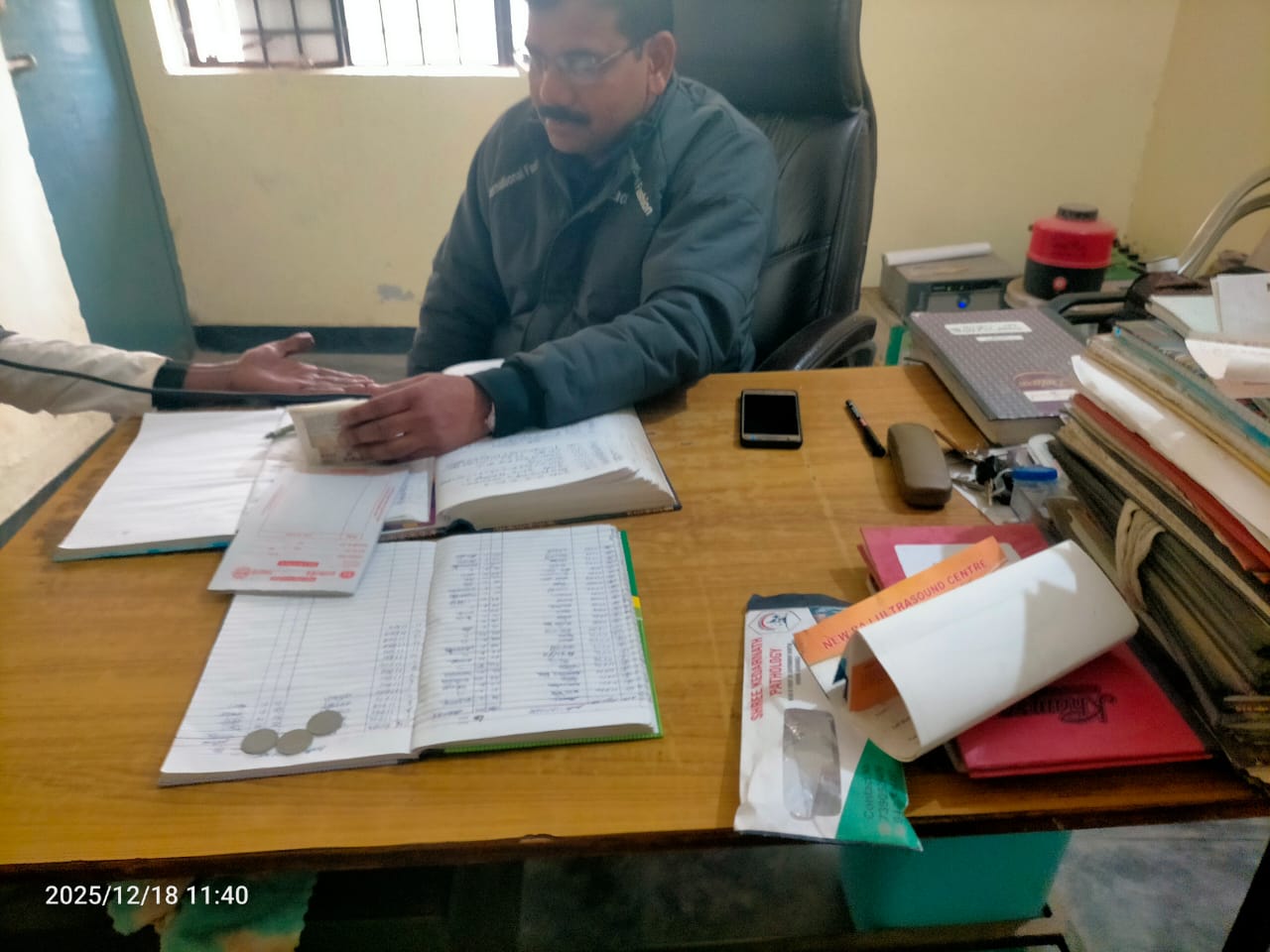 दृगपालगंज पीएचसी में भ्रष्टाचार का खेल, अवैध पैथोलॉजी से जांच कराकर मरीजों की जेब पर डाका