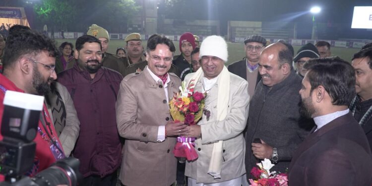 सिन्धी प्रीमियर लीग का समापन: डॉ. राजेश्वर सिंह ने खिलाड़ियों को सम्मानित किया, शहीद हेमू कालाणी पार्क का ऐलान