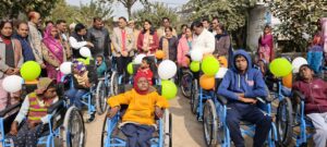 रायबरेली: डीएम ने 141 दिव्यांग बच्चों को उपकरण बांटे, एनटीपीसी के सहयोग से 150 कंबल वितरित