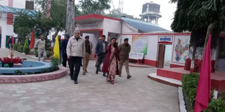 रायबरेली जिला कारागार का जिला जज, डीएम और एसपी ने किया निरीक्षण