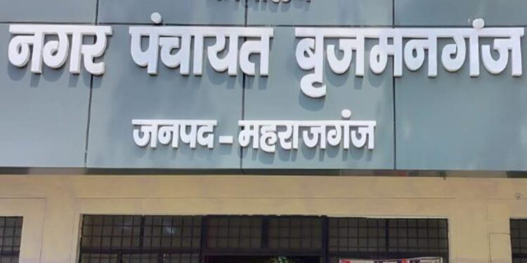 बृजमनगंज: मुख्य चौराहे पर शौचालय नहीं, बाजार आने वाले हजारों लोग परेशान
