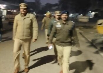 बृजमनगंज: मिशन कार वॉर अभियान में सार्वजनिक स्थानों पर शराब पीने वालों पर सख्ती