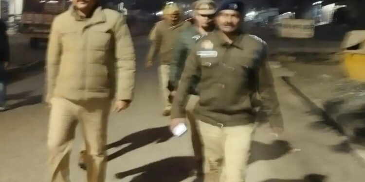 बृजमनगंज: मिशन कार वॉर अभियान में सार्वजनिक स्थानों पर शराब पीने वालों पर सख्ती