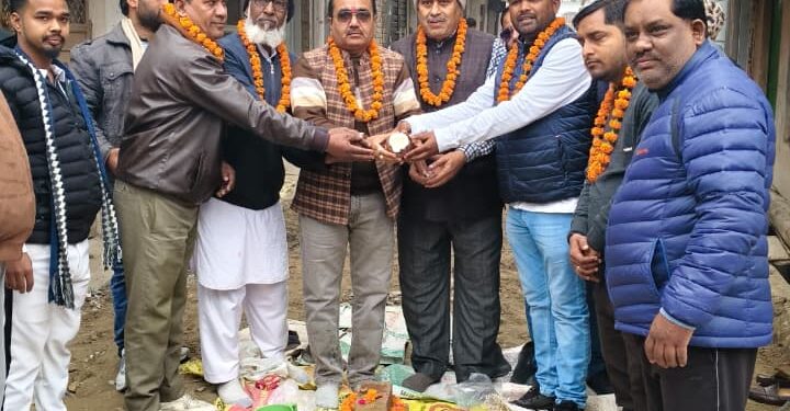 सरोजनीनगर में पार्षद निधि से सड़क-नाली निर्माण का शिलान्यास, शमा विहार कॉलोनी को मिली राहत