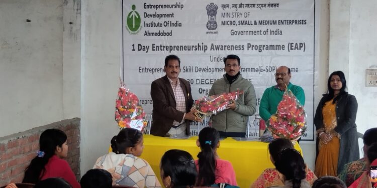 लखनऊ में महिला उद्यमिता को बढ़ावा: 65 प्रतिभागियों के साथ एक दिवसीय जागरूकता कार्यक्रम का आयोजन