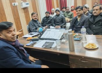 बृजमनगंज ब्लॉक में डीडीओ का औचक निरीक्षण, सफाई व्यवस्था व विकास कार्यों की हुई समीक्षा