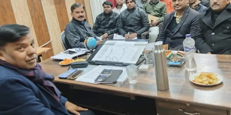 बृजमनगंज ब्लॉक में डीडीओ का औचक निरीक्षण, सफाई व्यवस्था व विकास कार्यों की हुई समीक्षा