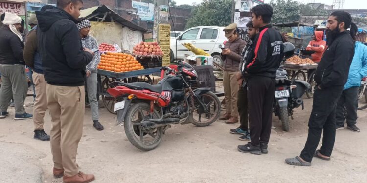 बृजमनगंज में पुलिस की सख्ती: वाहन चेकिंग अभियान में 22 चालकों का ई-चालान