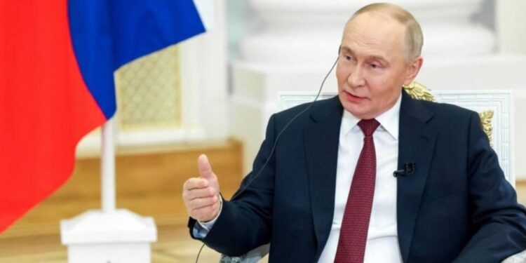 Putin ने दी चेतावनी: Donbas से यूक्रेन सेना हटी तो ठीक, वरना रूस करेगा कब्जा