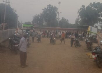 बृजमनगंज वेंडिंग जोन में ग्राहकों की कमी, सब्जी व्यापारियों का धंधा चौपट