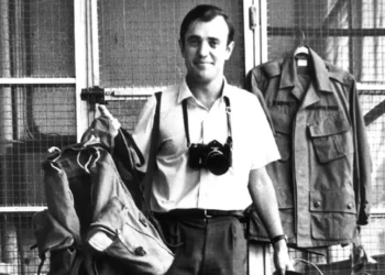 पुलित्जर विजेता युद्ध रिपोर्टर पीटर आर्नेट का 91 वर्ष की आयु में निधन हो गया