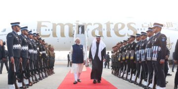 प्रधानमंत्री मोदी ने नई दिल्ली हवाई अड्डे पर UAE राष्ट्रपति शेख मोहम्मद बिन जायद का किया स्वागत