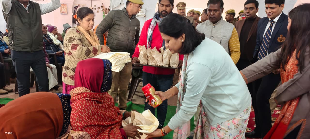 रायबरेली में नववर्ष की मानवीय पहल: डीएम-एसपी ने वृद्धाश्रम पहुंचकर बुजुर्गों को दी शुभकामनाएं