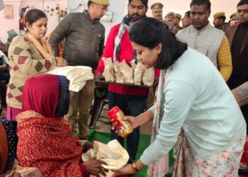 रायबरेली में नववर्ष की मानवीय पहल: डीएम-एसपी ने वृद्धाश्रम पहुंचकर बुजुर्गों को दी शुभकामनाएं