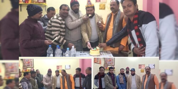 सरोजनीनगर में राजधानी प्रेस क्लब के वरिष्ठ उपाध्यक्ष धर्मेन्द्र तिवारी का जन्मदिन धूमधाम से मनाया गया